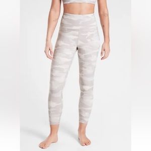 Elation camo 7/8 tights medium Athleta